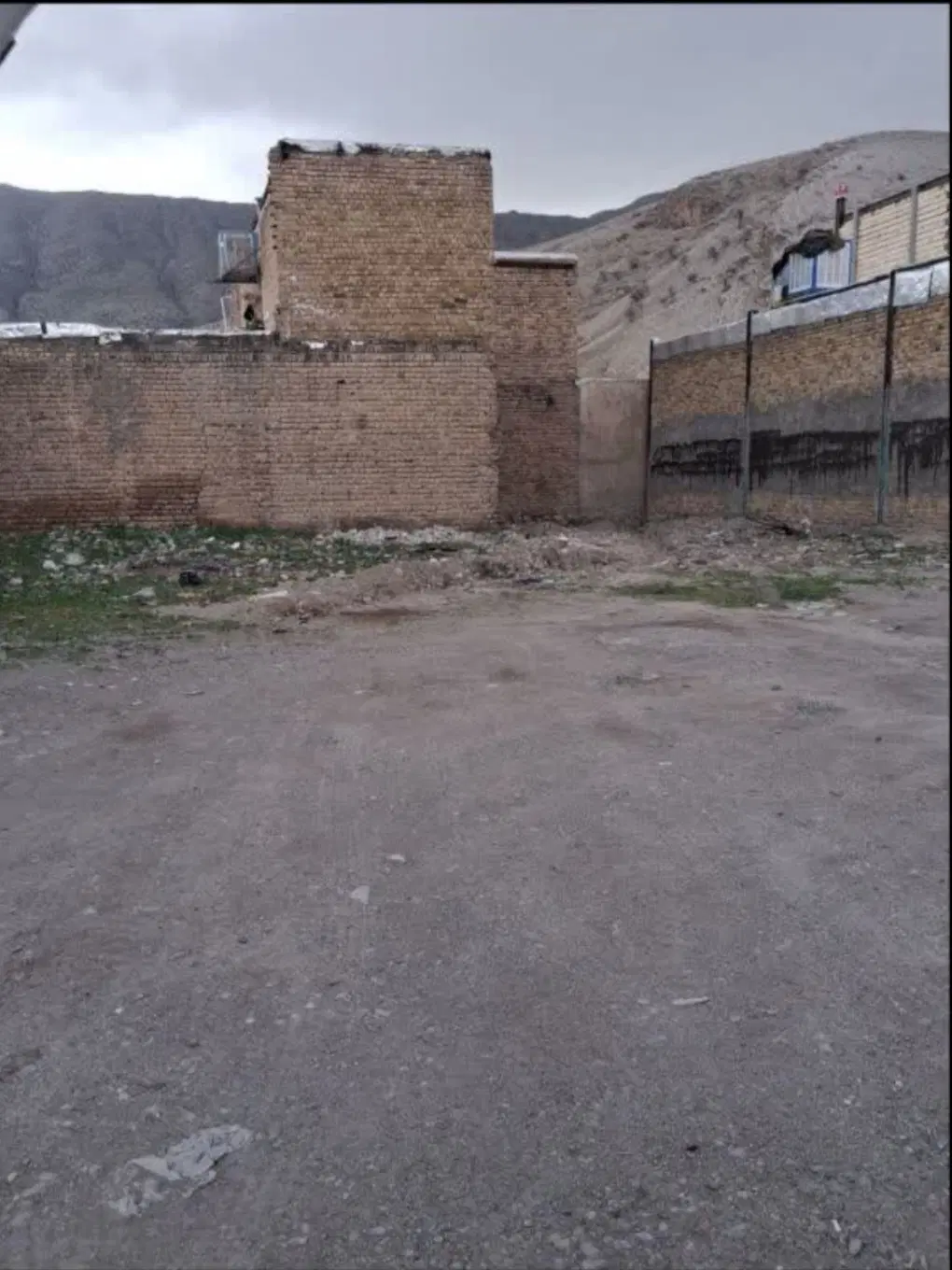 فروش فوری زمین مسکونی خوش نقشه در خرم آباد