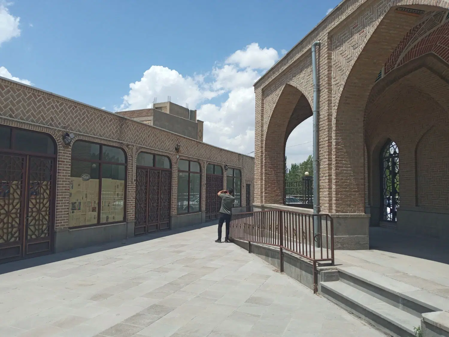 مغازه در آخرای راستاکوچه