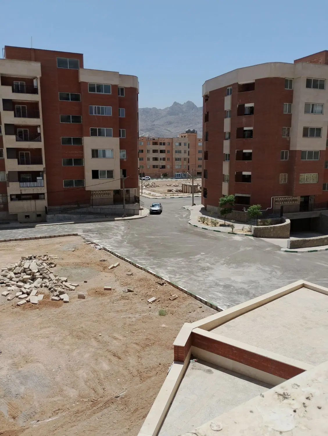 آپارتمان ۱۰۶ متری ۲ خواب گلستان بهارستان