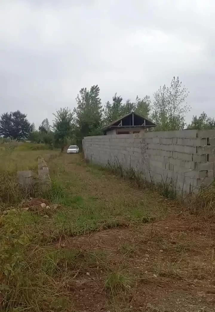 ۲۷۴۰ متر باغی  دور دیوار.
