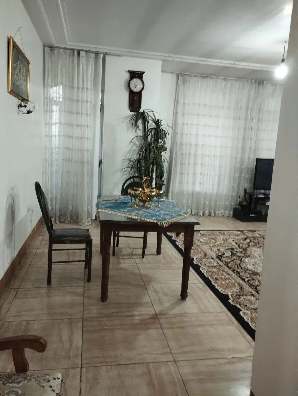 منزل 3 خواب طبقه اول بر بلوار اصلی سر دونبش کوچه 1
