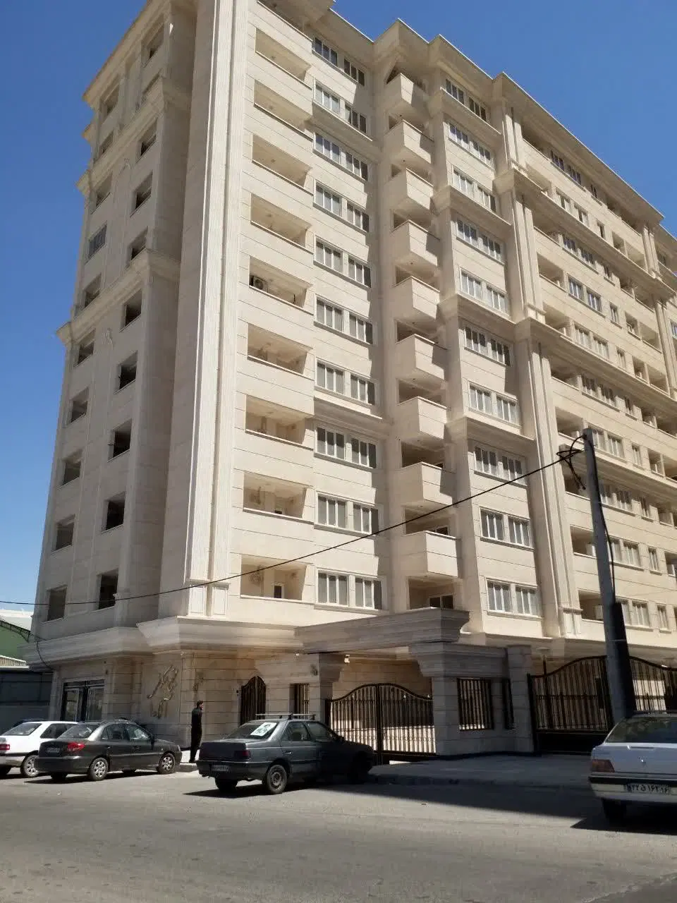واحد 100 متری آلا