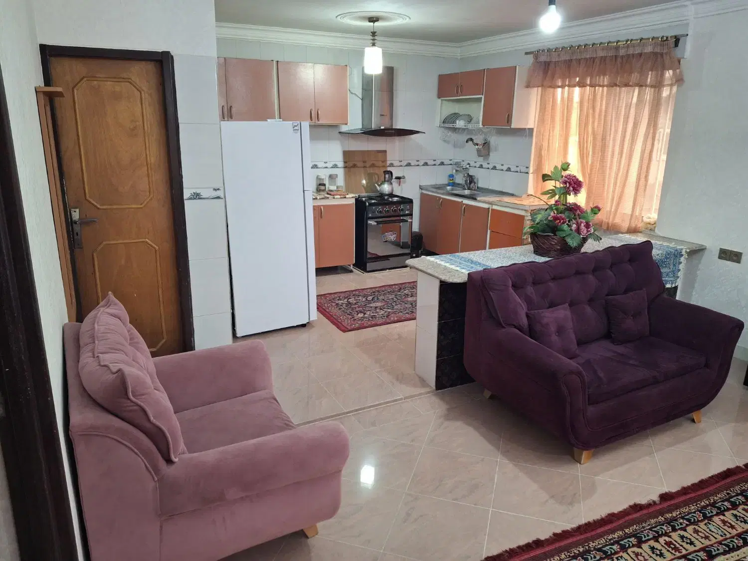اجاره شبانه واحد دوخوابه  حیاط دار طبقه ی اول