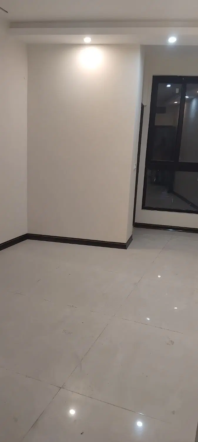 زیرزمین 200 متر  با مغازه