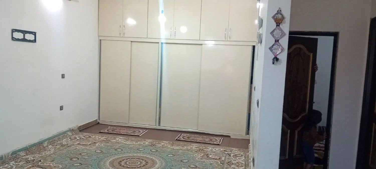 خانه سه طبقه میباشدطبقه سوم اجاره داده میشود