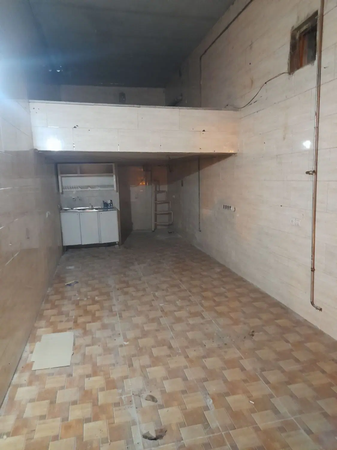 رهن اجاره مغازه ۴۰متر با بالکن و سرویس در باغمیشه