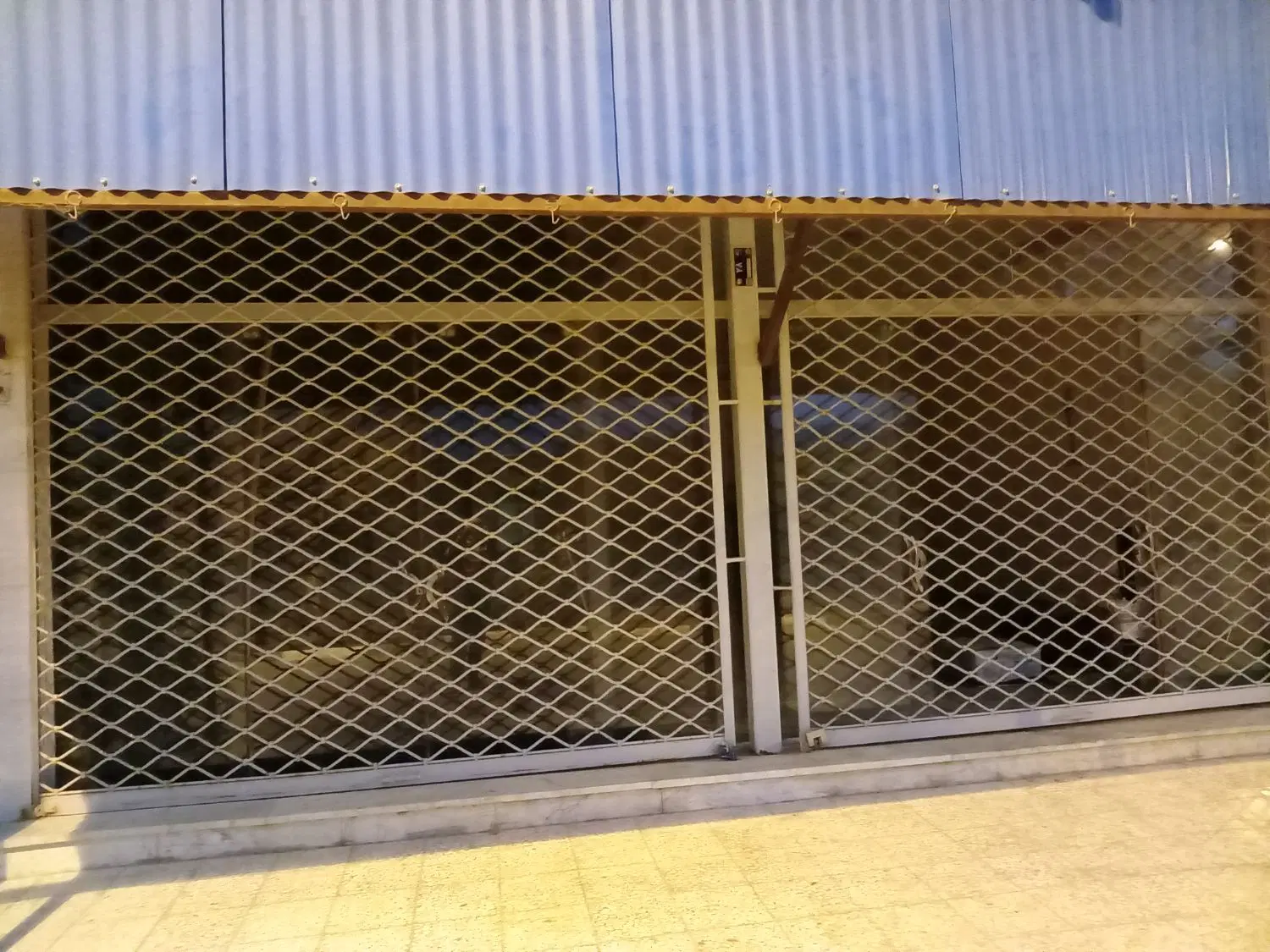 دو دهنه مغازه تعمیر شده