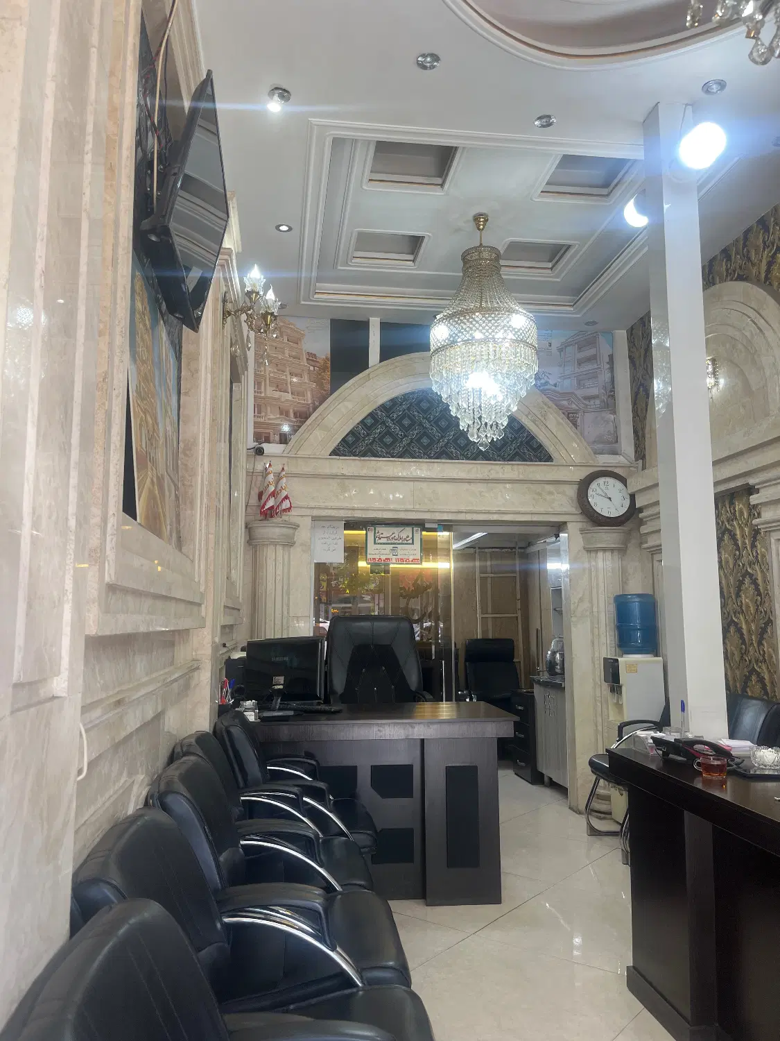۸۰ متر طبقه اول شمالی سمت نما شاخه اصلی