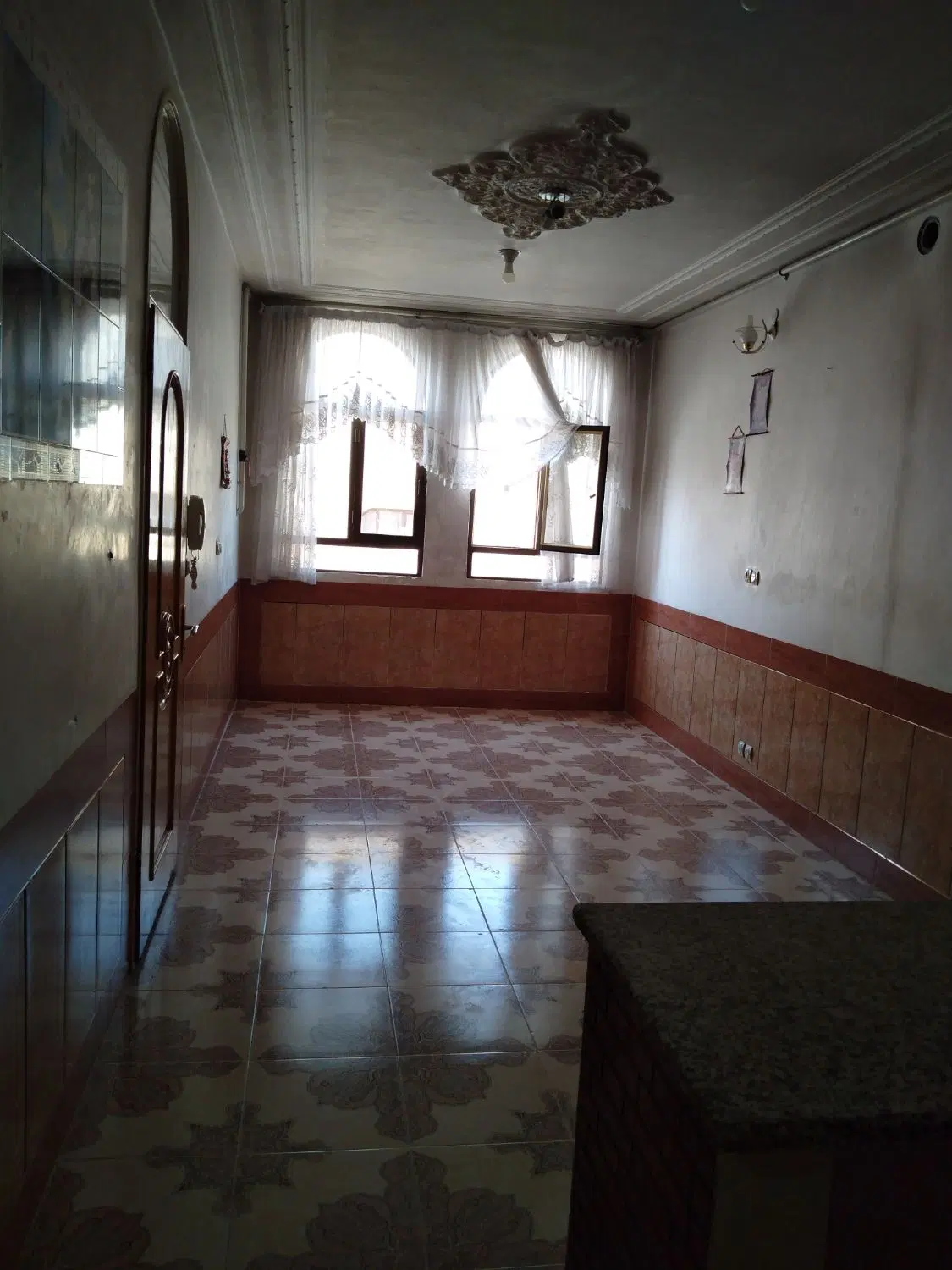 خانه دوطبقه شمالی در بست در امیر اباد
