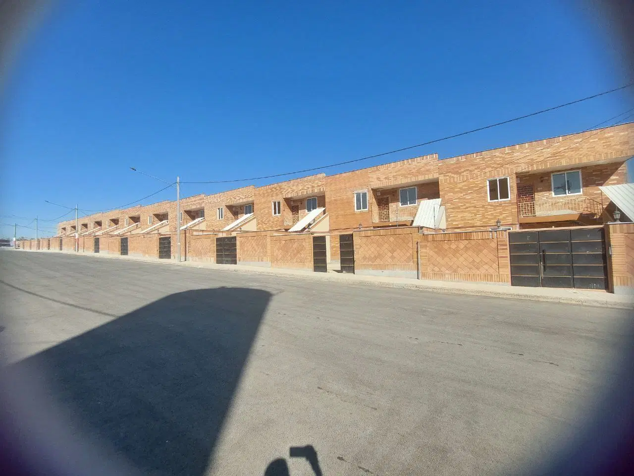 آپارتمان ۹۰ متر _نوساز_ آماده تحویل_خیابان ۲۰ متری
