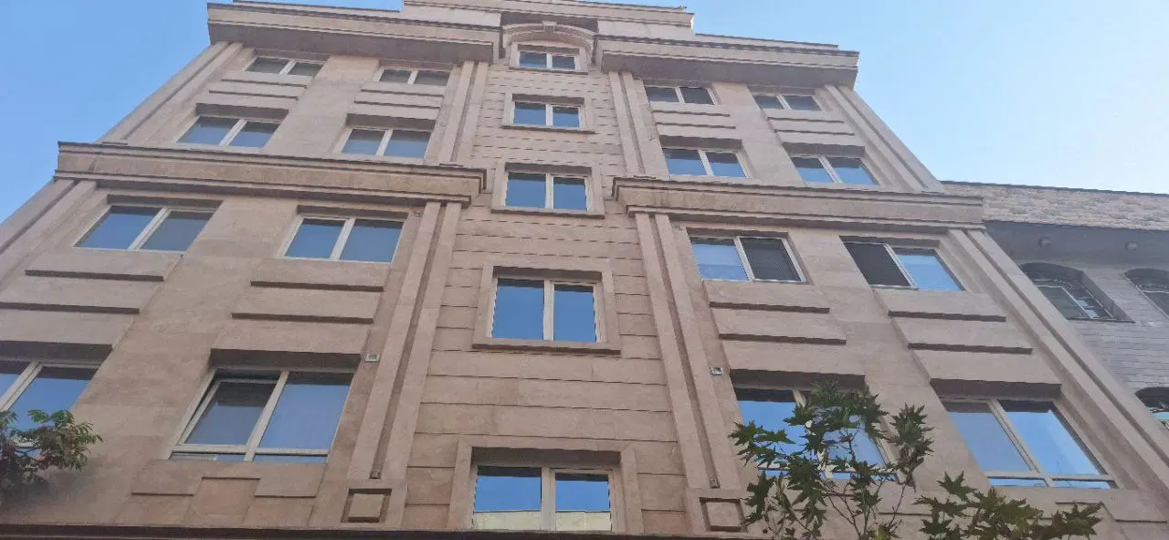 دو خواب ۹۵ متر چهار باغ ( امکانات کامل )