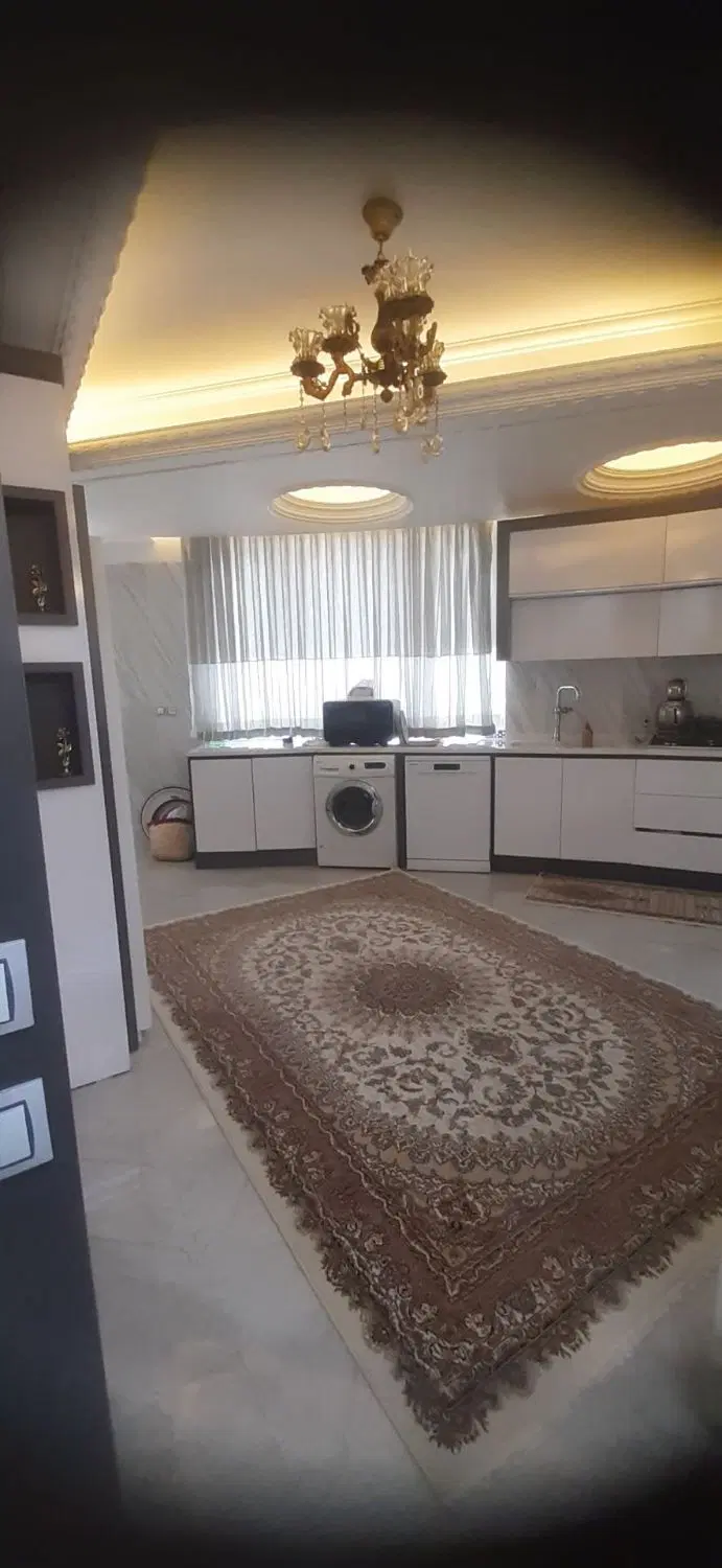 حیاط دو واحد مسکونی عرضه 123متر اعیانی 520 متر