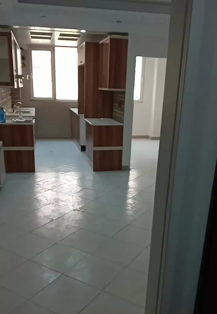 آپارتمان طبقه اول