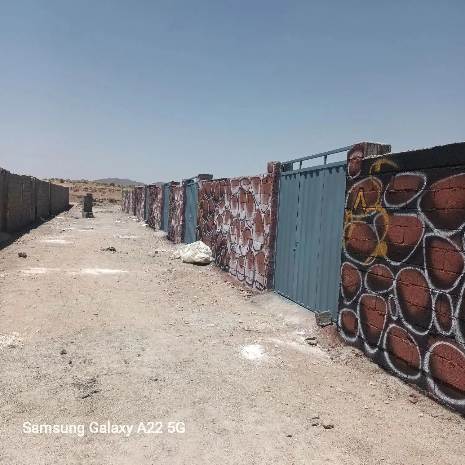 باغ وباغچه ۱۸۰متری چهار دیواری شده بار