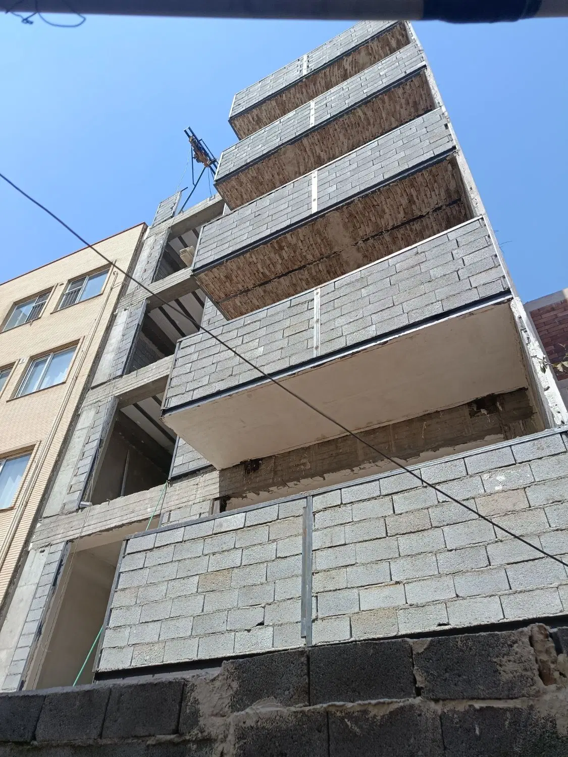 طبقه همکف راه جدا حیاط دار