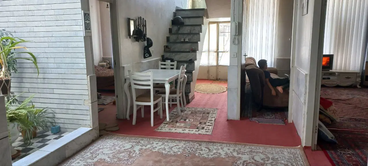 خانه ویلایی کلنگی قابل سکونت 400 متر ازنا