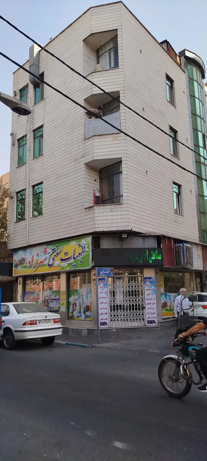 مغازه ۵۲ متری با دوسند مجزا ملکیت بر خیابان اصلی