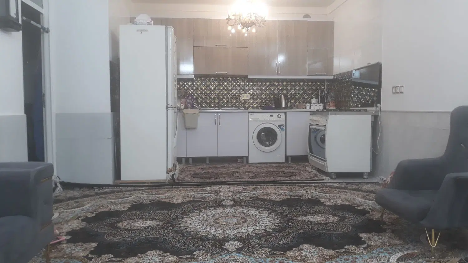 منزل فروشی ۲طبقه تمیز طبقه بالا ۲سال ساخت