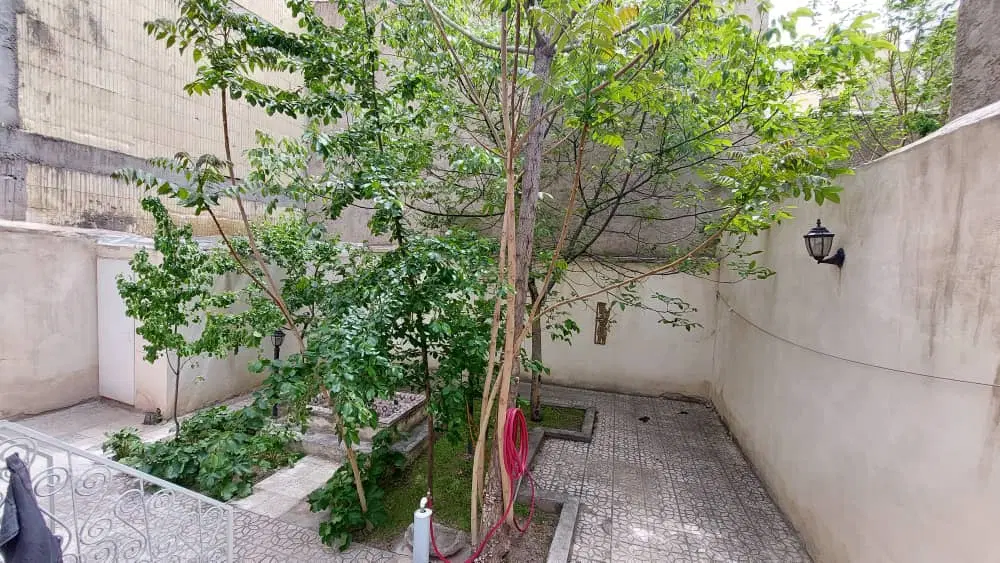 خانه ویلایی واقع در بر خیابان باغمیشه