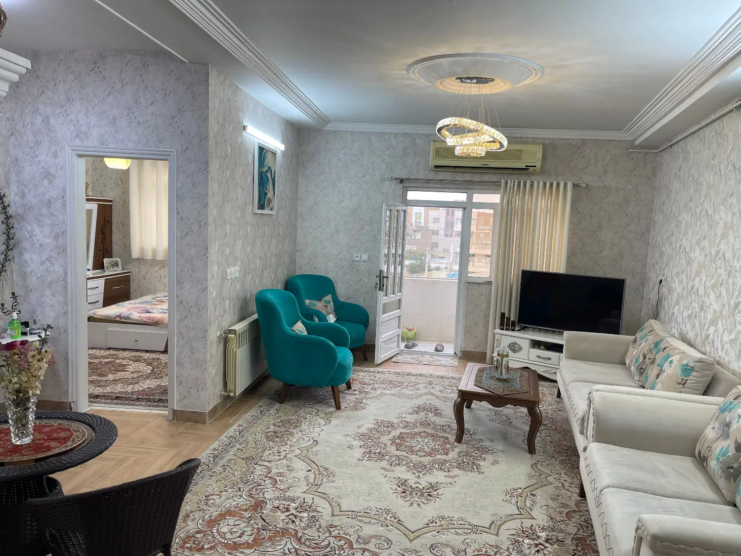 ۷۰ متری حافظ جنوبی