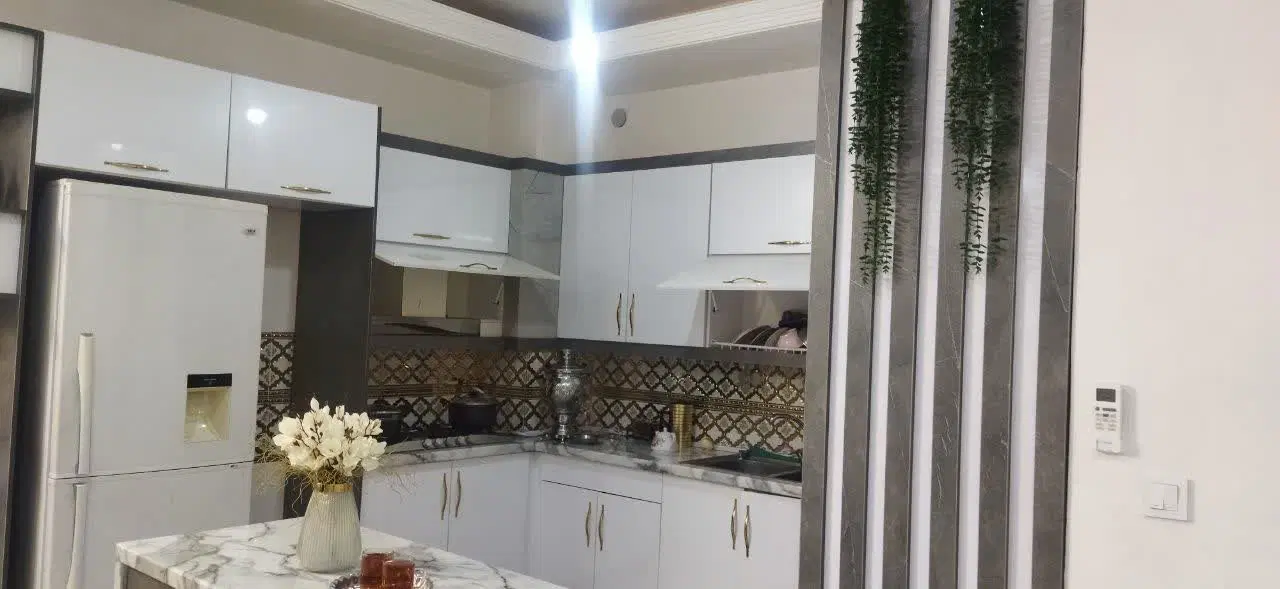 آپارتمان نوساز ۹۸ متری رو به نما ،نسترن ها