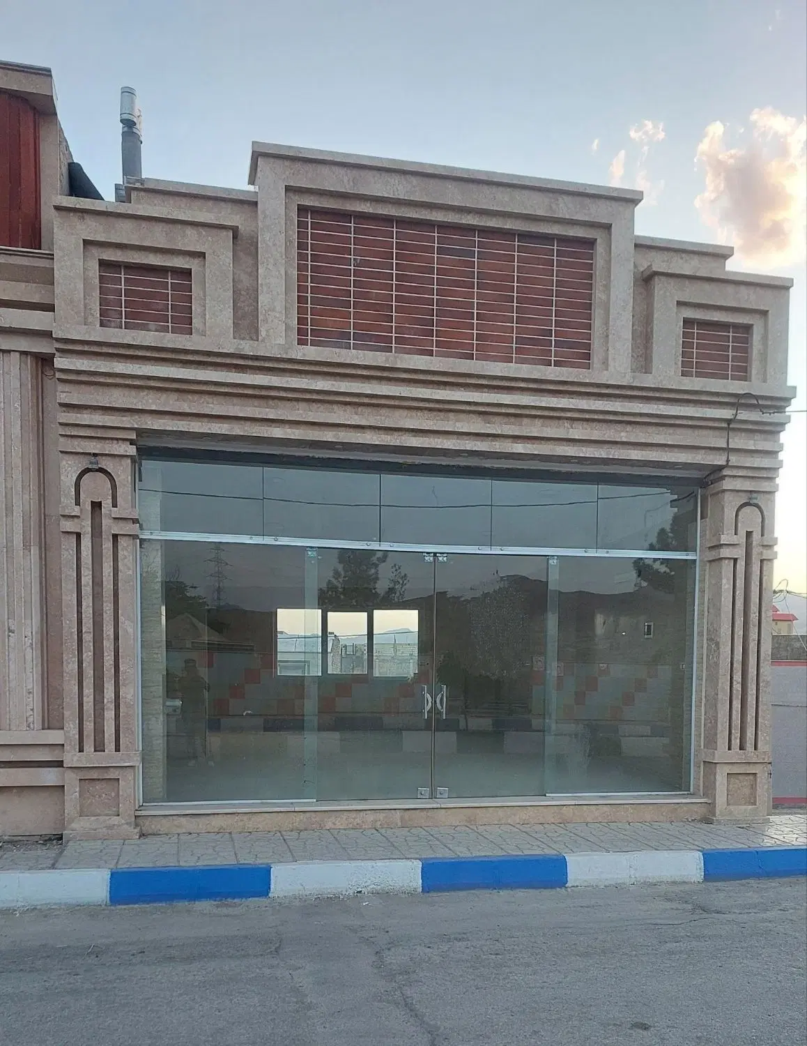 مغازه تجاری درجزین بر بلوار اصلی