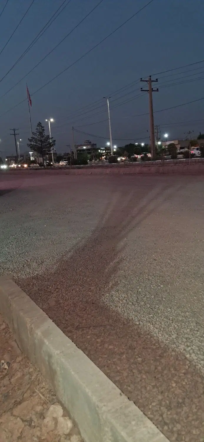 مغازه تجاری و سوله انتهای خیابان 24 آذر.