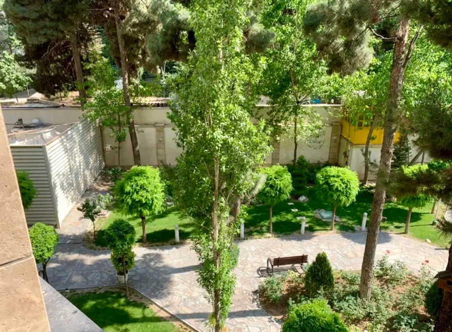 ۱۴۰متر*دوخواب*تراس‌قابل‌چیدمان*نوسازRoof Garden