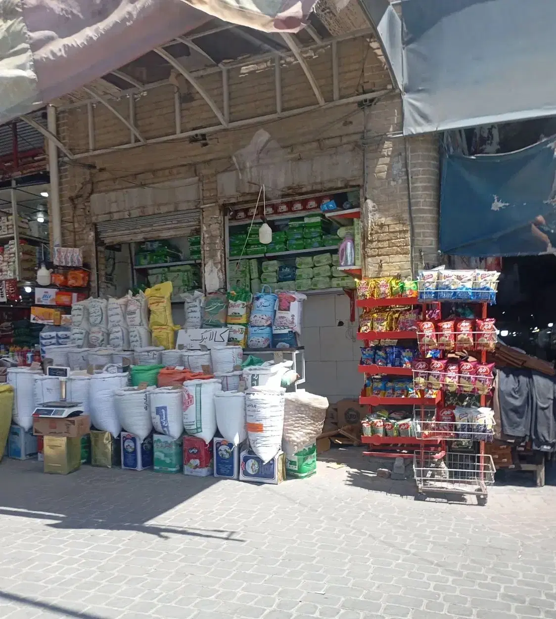 مغازه نبش بازار پایین