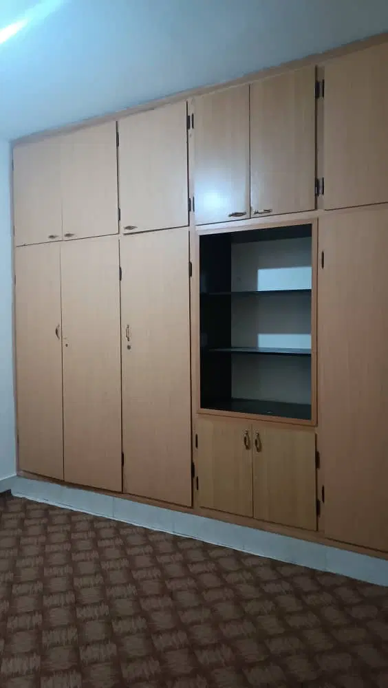 یک آپارتمان واقع در خیابان آبان_بنگاه والفجر