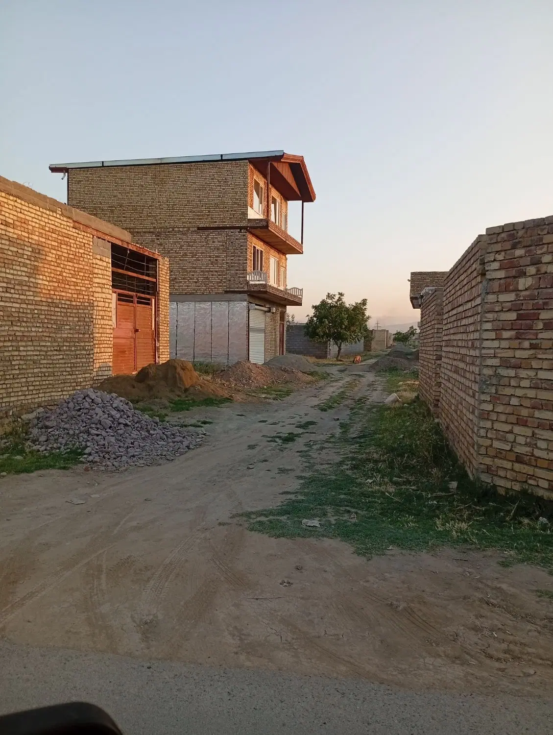 زمین در روستای تکالو