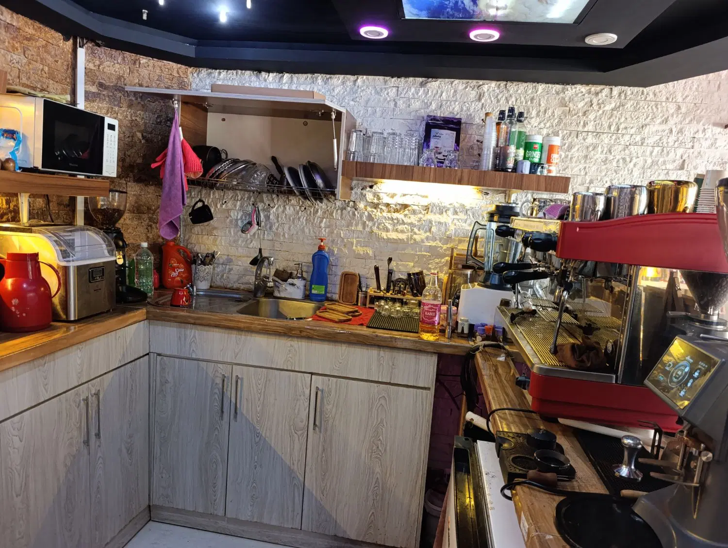 واگذاری کافه خوشنام در خیابان چهارباغ