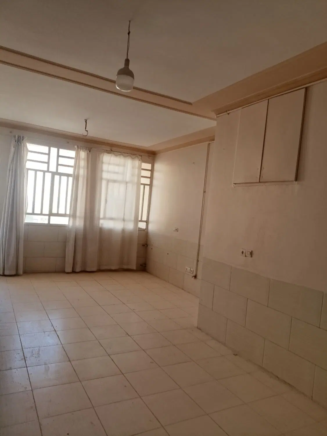 و.احد مسکونی با امکانت بالی مغازه فضیلت