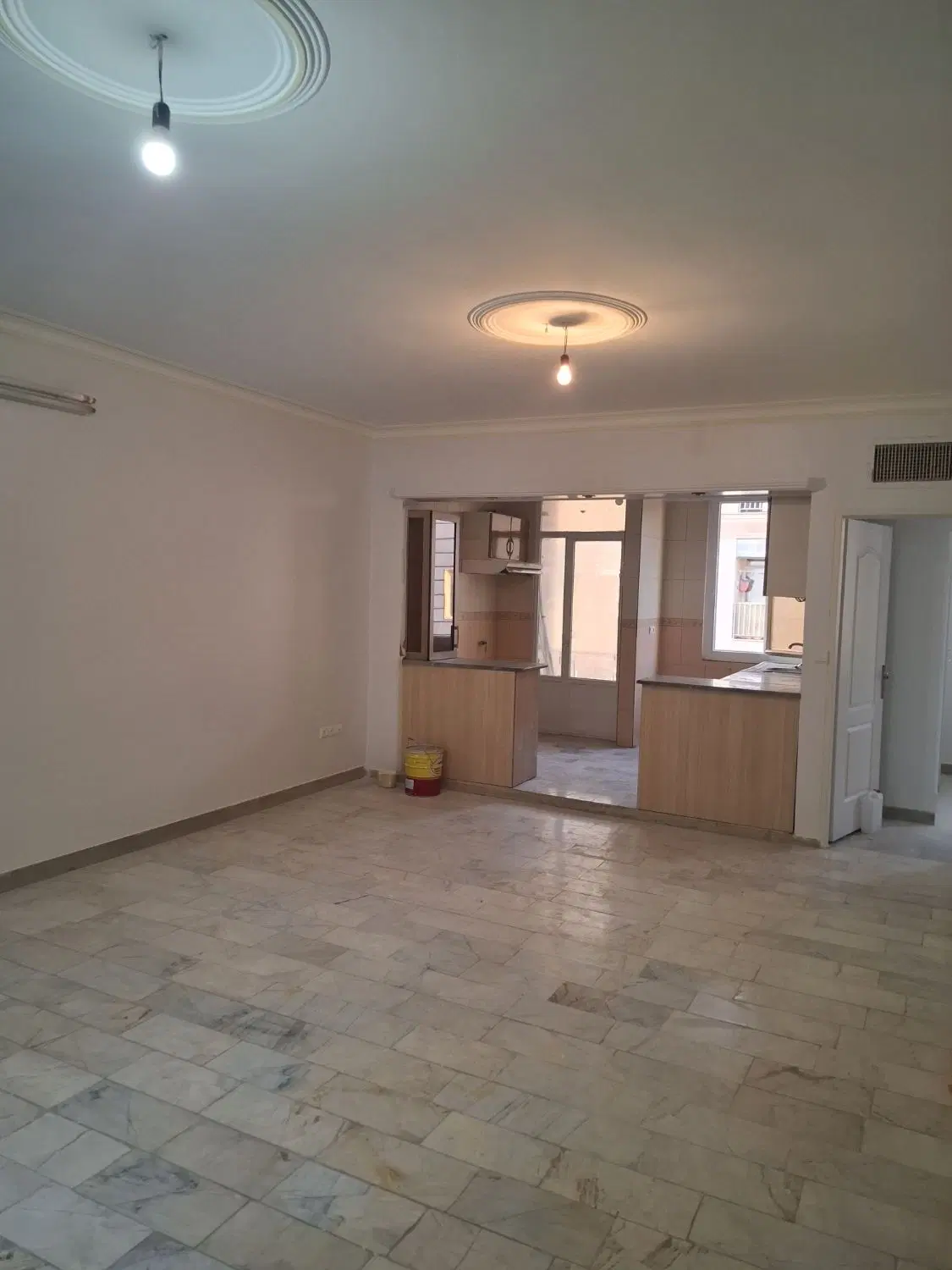 خانه ۶۵ متری تازه نقاشی شده