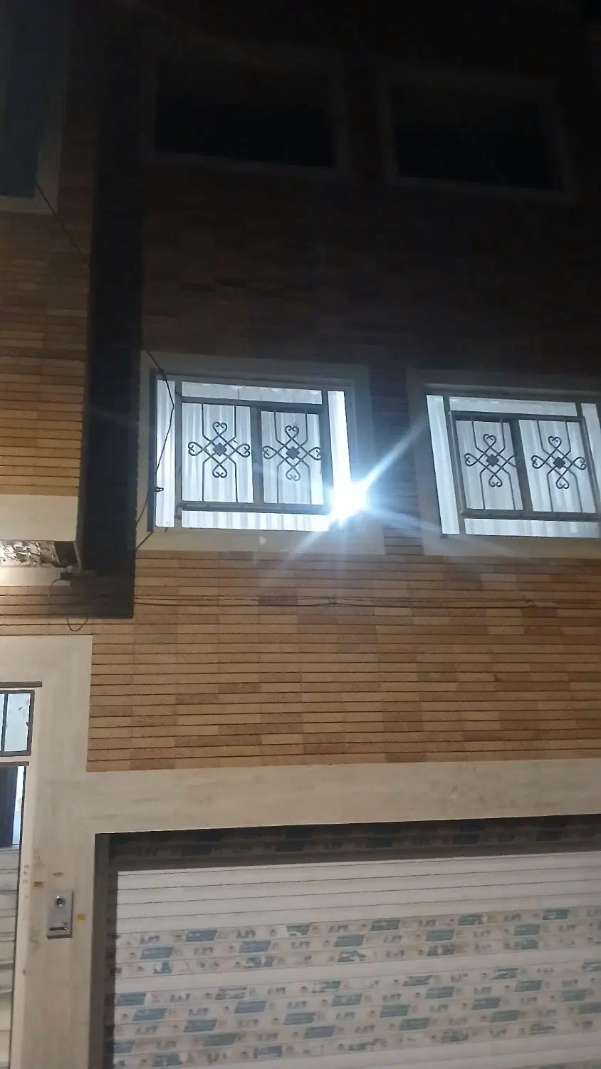 خانه فروشی ازادشهر سند تک برگ حیاط دار 3850