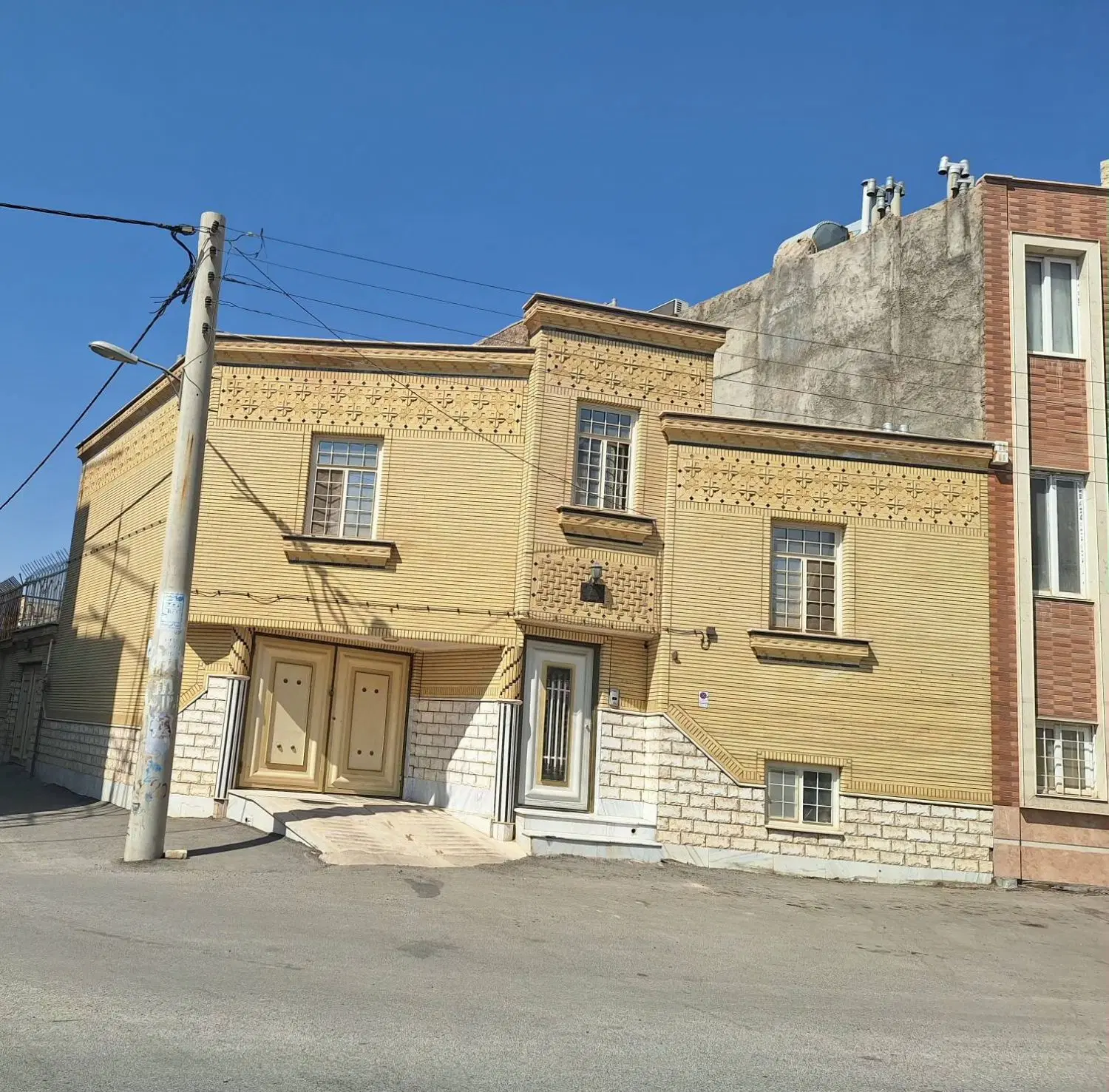 منزل ویلایی ۱۲۹ متر دوبر . خ استاندارد. نبش آبام