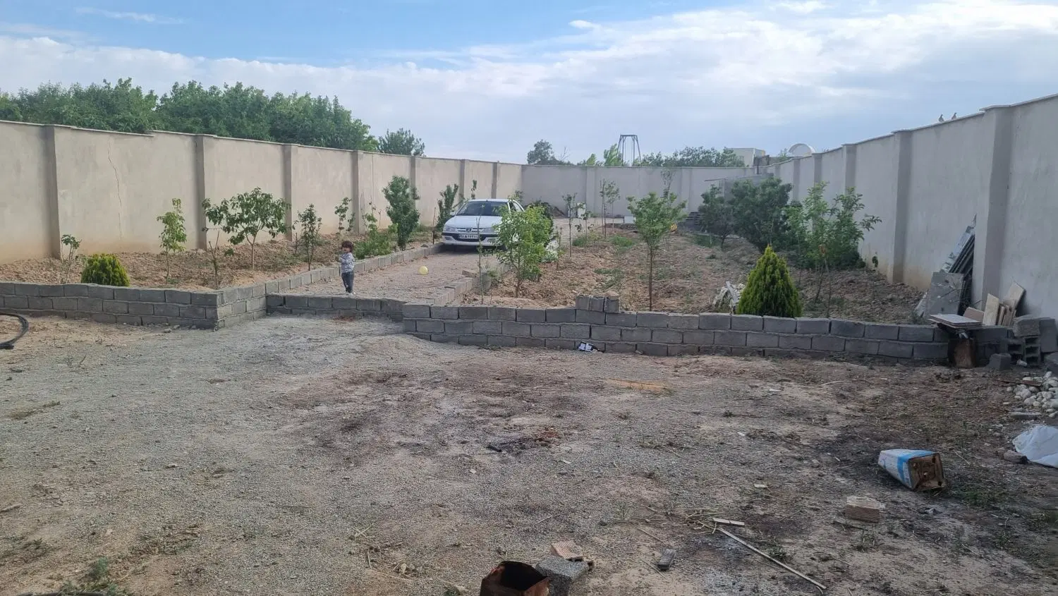 باغچه ۸۰۰ متری با بنا و استخر وهن آباد.رباط کریم