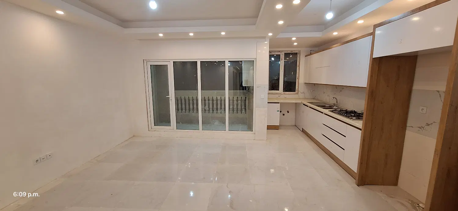 واحر ۱۰۰ متری شیک، نما رومی، وام دار