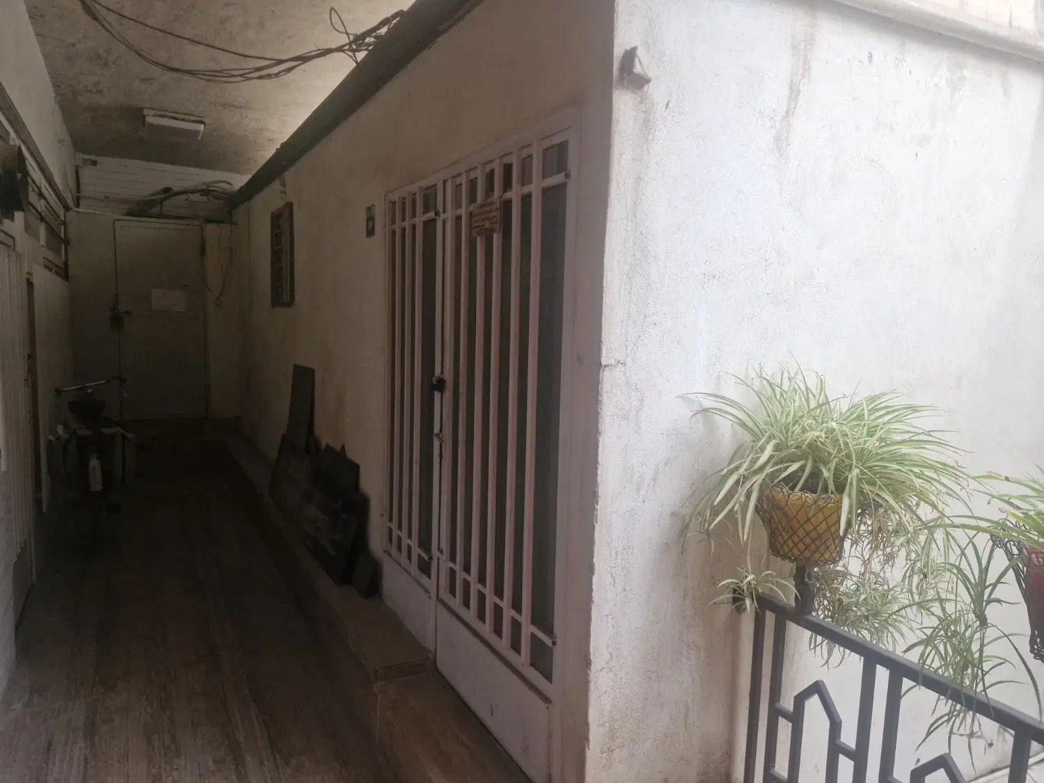 دفتر کار یا انبار کوچک