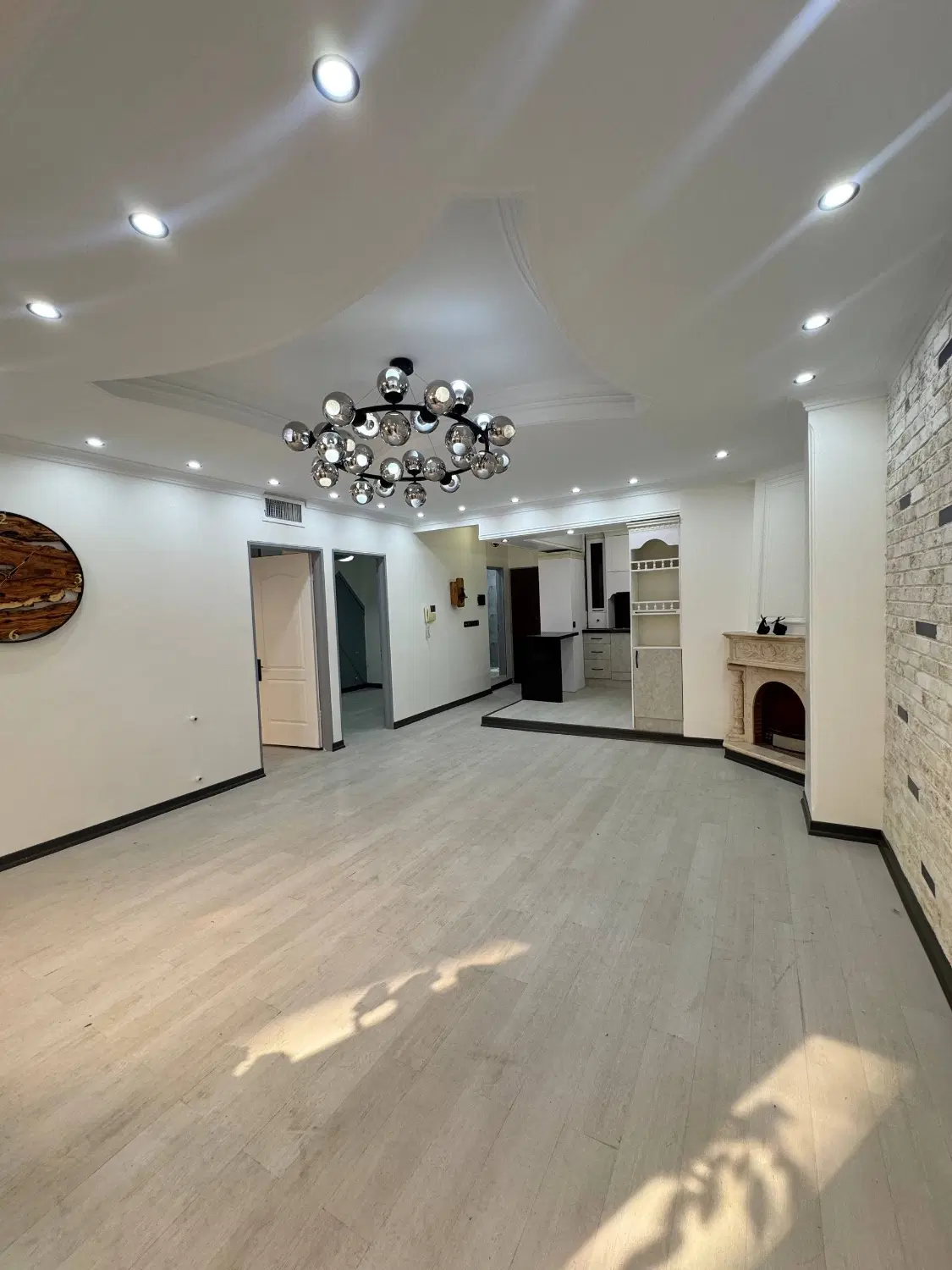 ۷۰متردوخواب_سالن پرده خور_پارکینگ سندی_سندتکبرگ