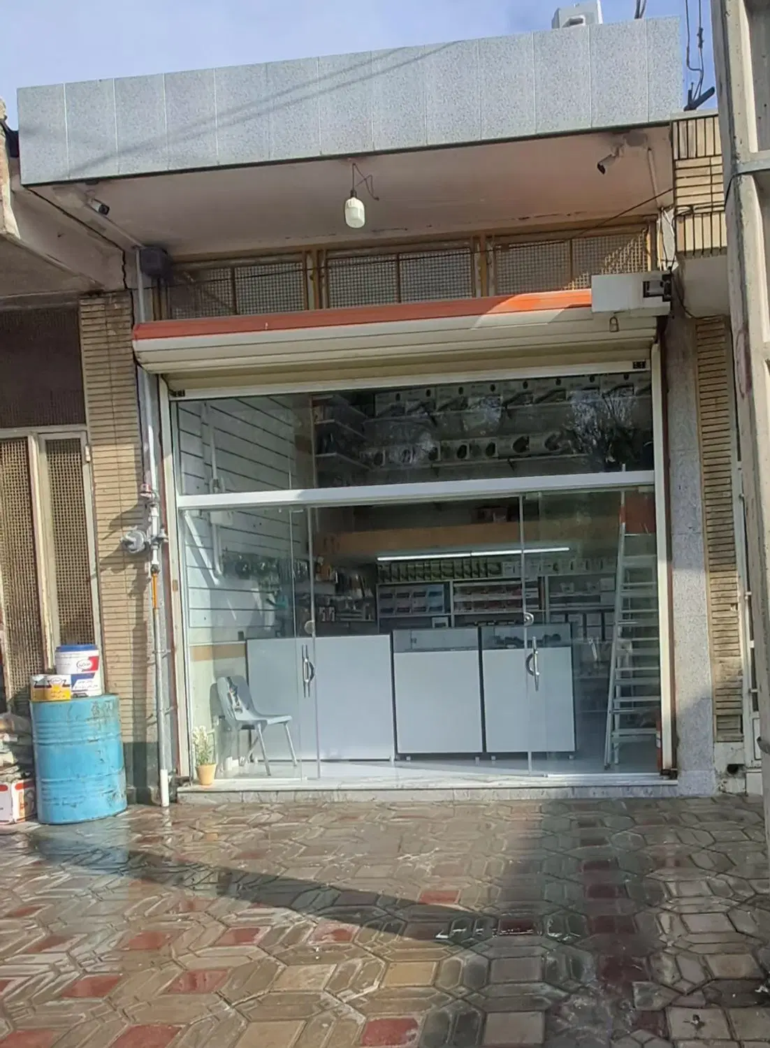 مغازه تجاری زیرو رو آزاد