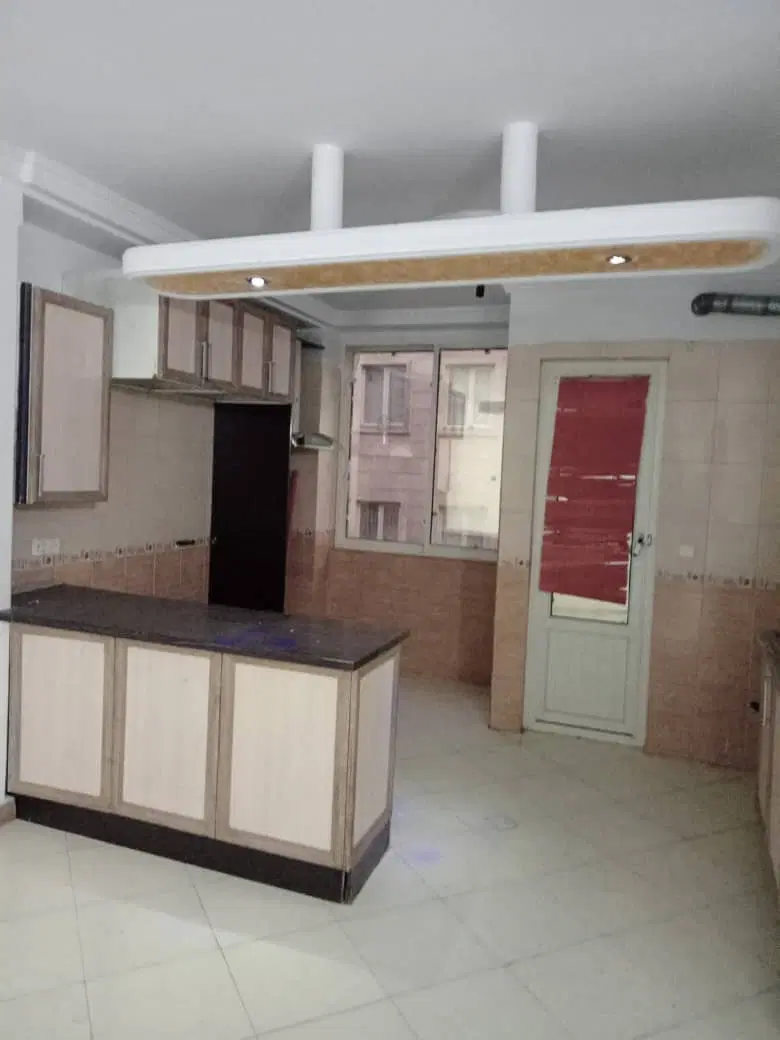 ملک ۶۰ متری با پارکینگ و انباری
