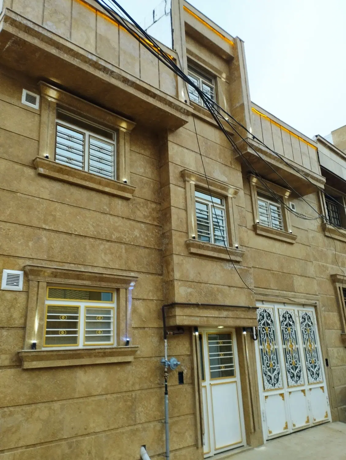 منزل دوطبقه نوساز مستقل 270 متر
