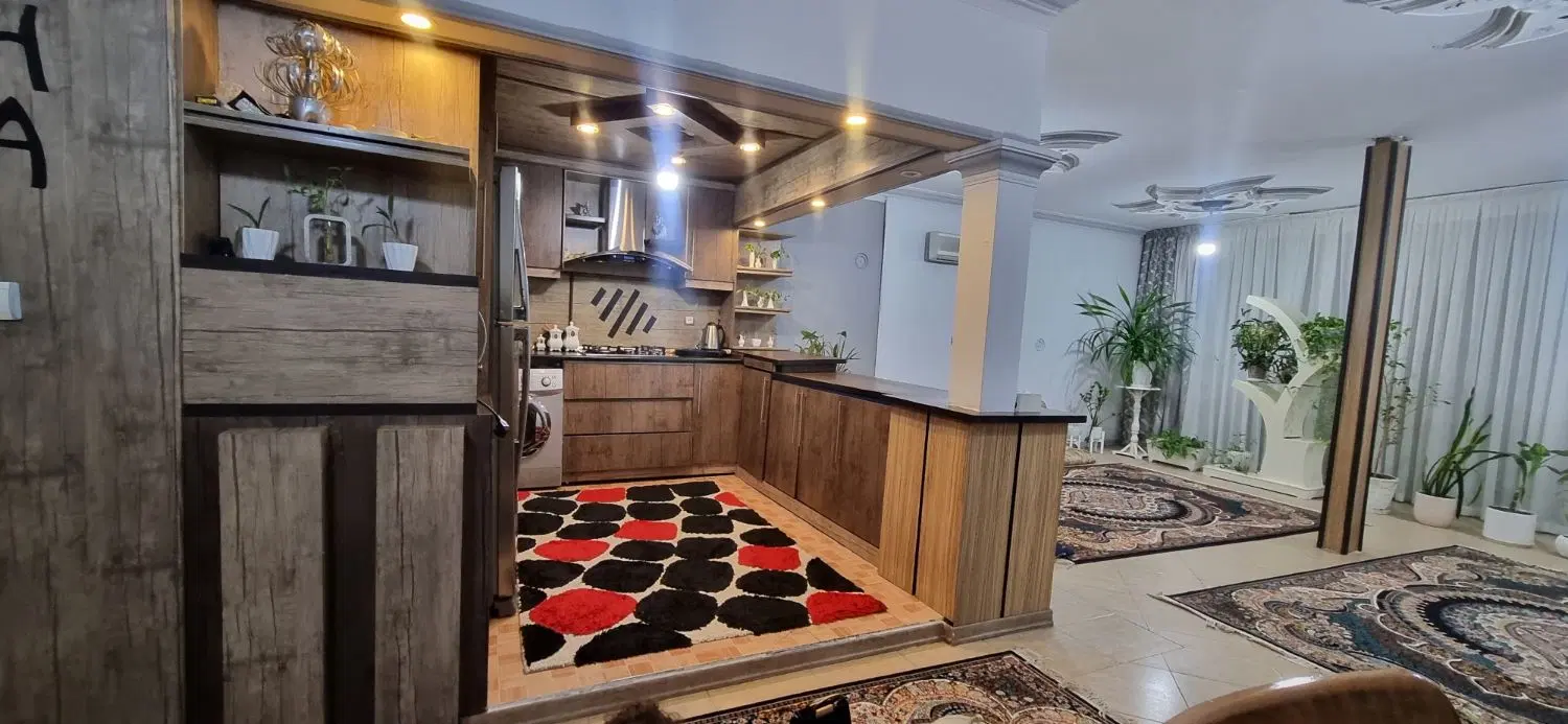 خانه دو طبقه و نیم