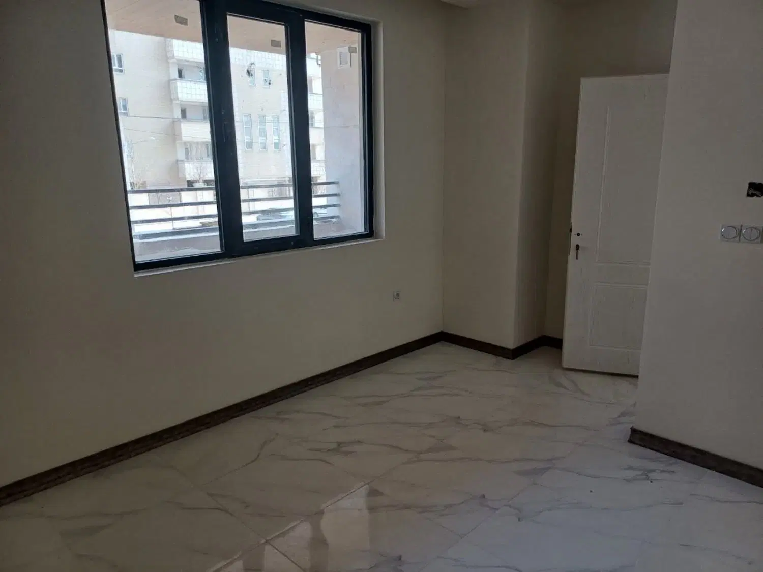 فروش آپارتمان سه خواب صفاییه