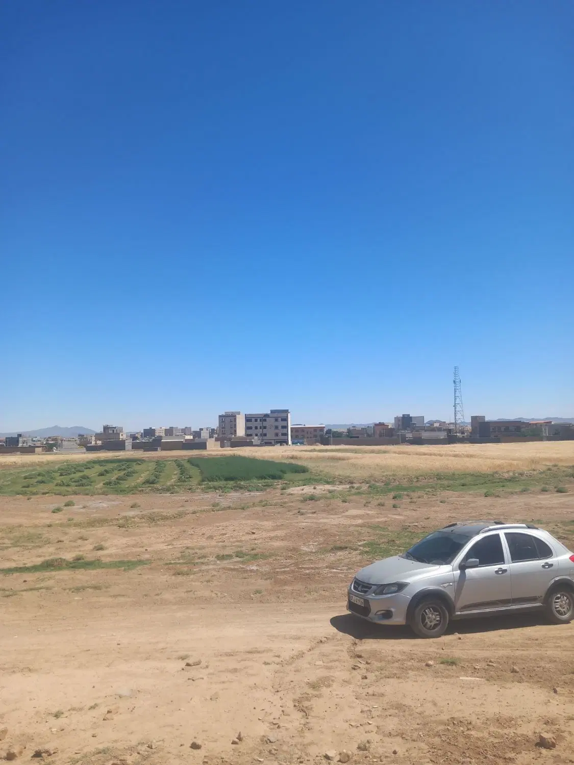 دوهزارمتر زمین کشاورزی چسبیده ب شهرزاویه