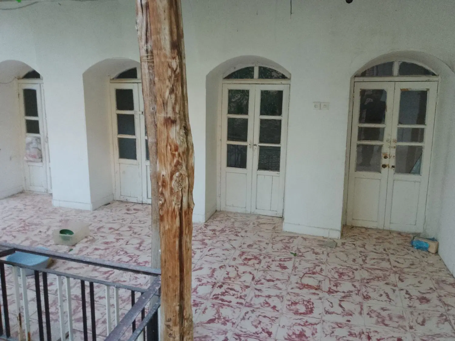 خانه کلنگی در مرکز شهر لالجین