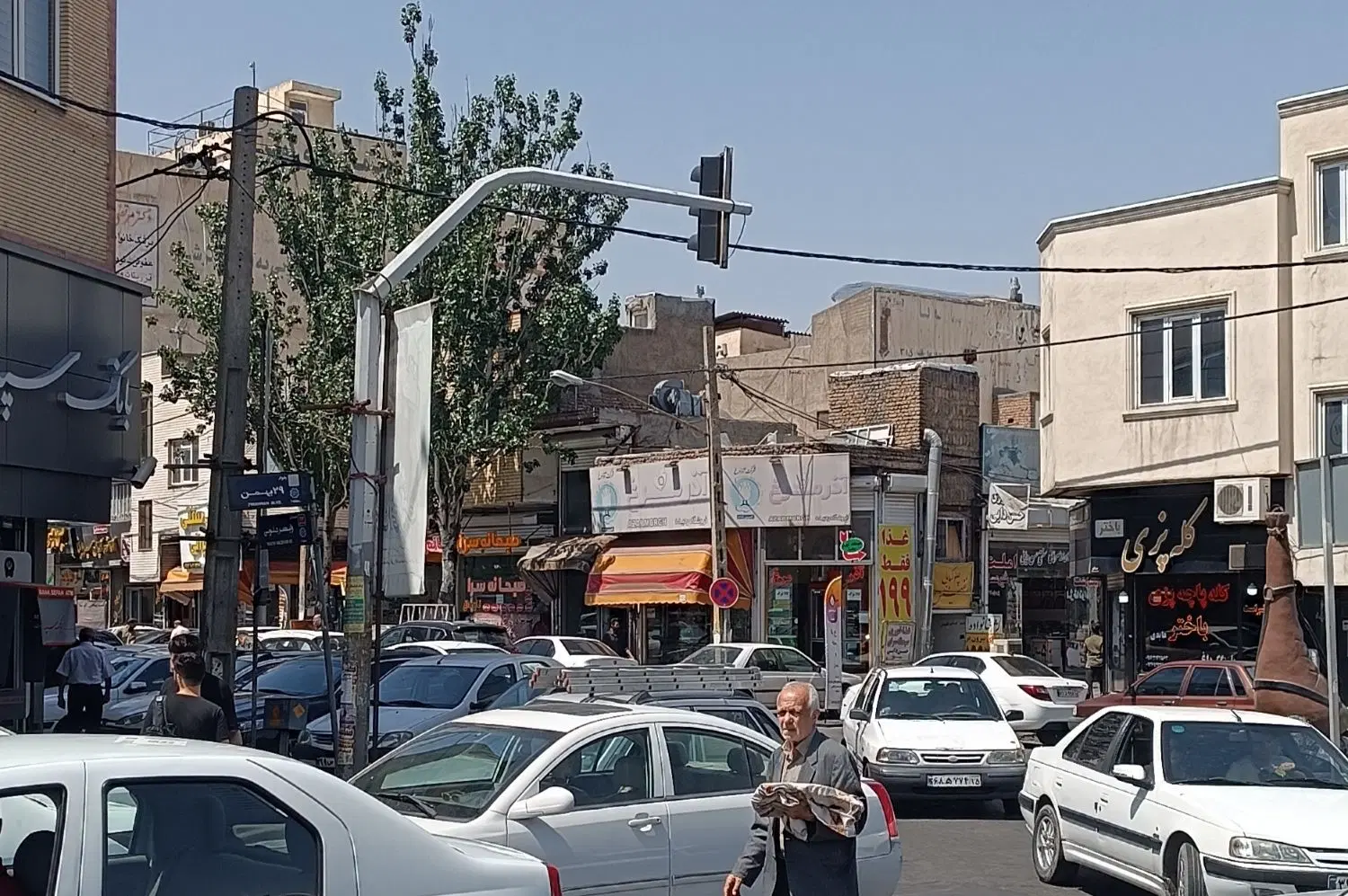 ملک تجاری ارزنده سه راه ولیعصر دروازه تهران مغازه