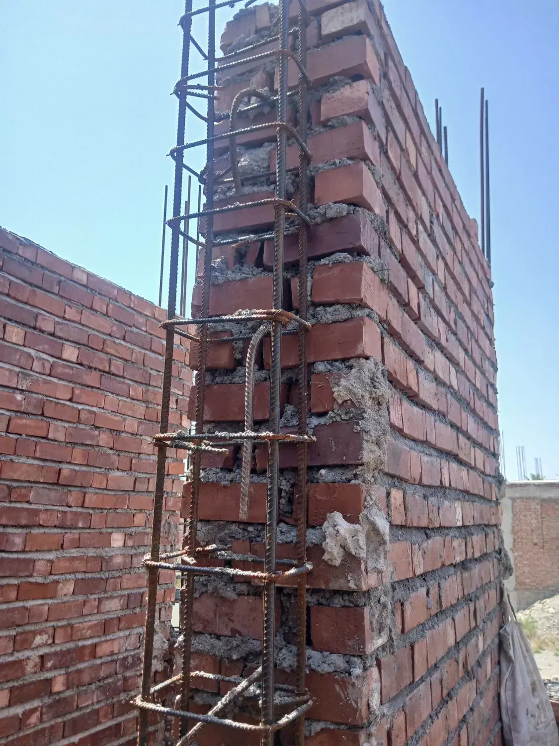 ساختمان نیمه کار