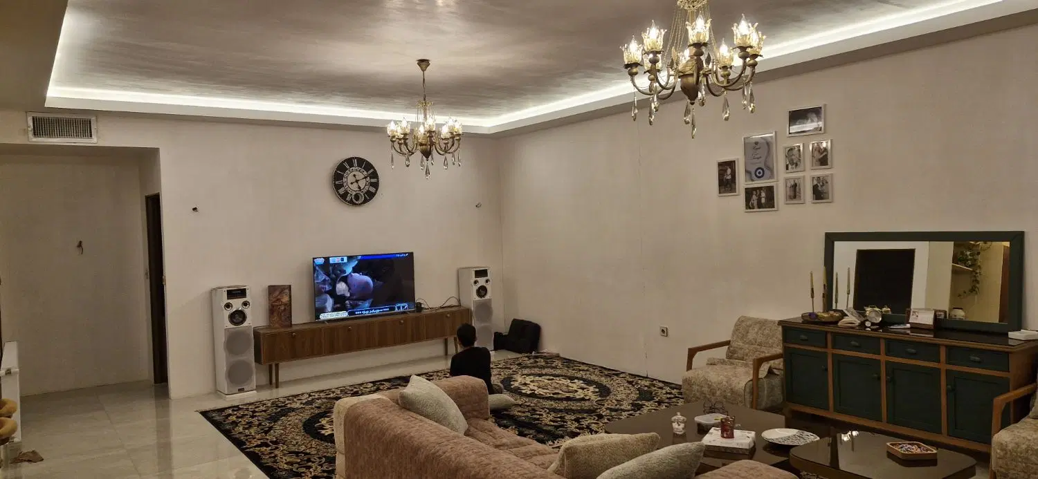 خانه ۲۰۰ متری ویلایی با مغازه .مهدی اباد